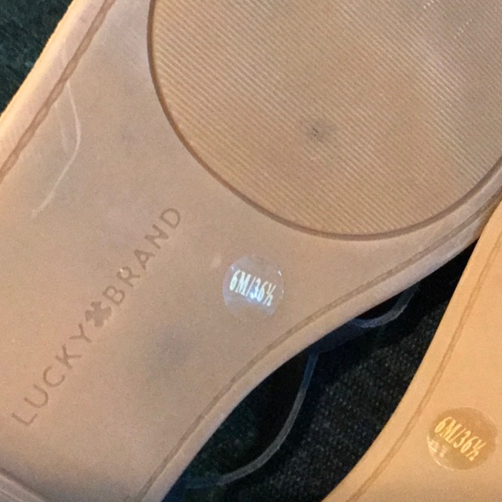 Lucky Brand Black Leather Strap Sandal - Picture 13 of 14